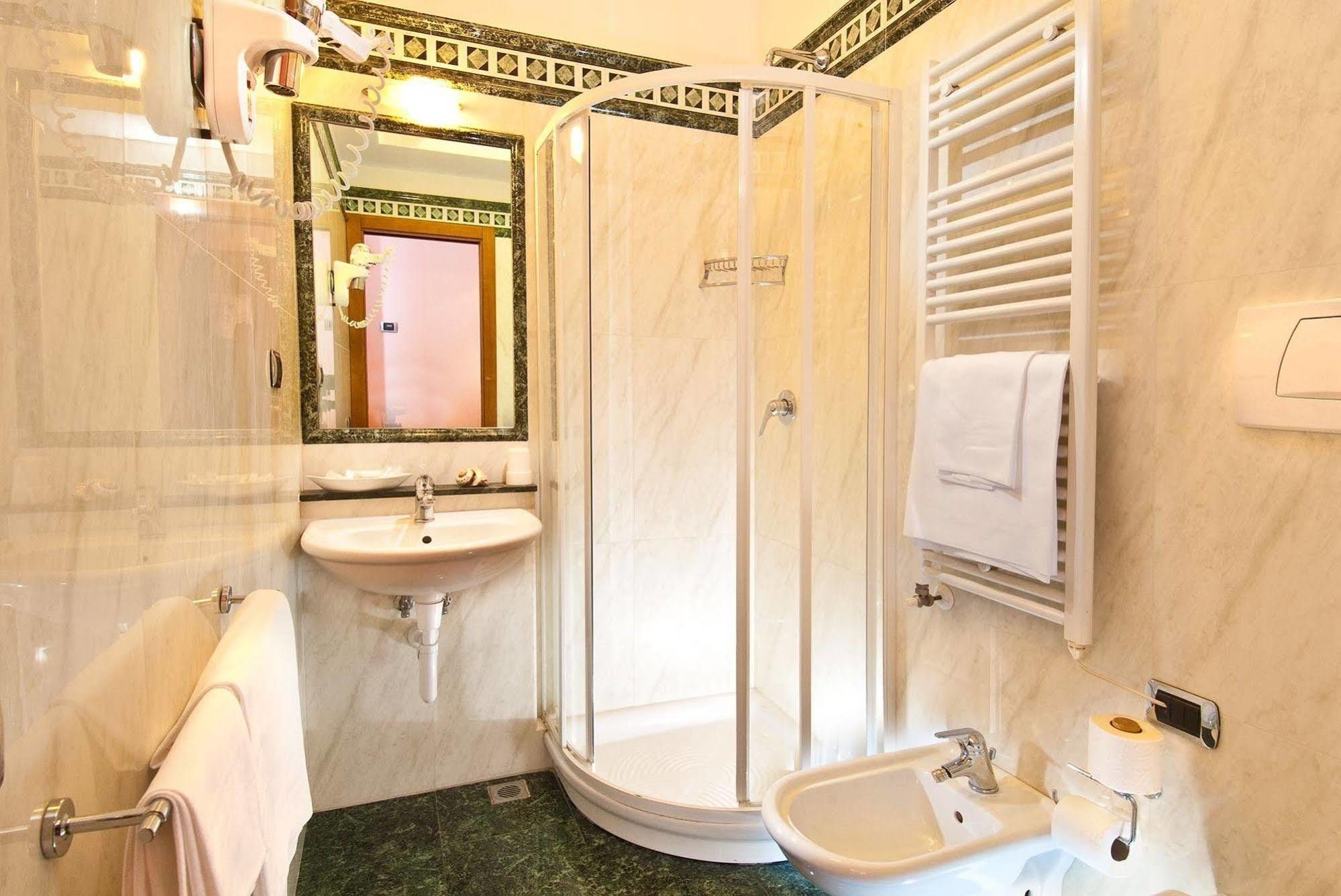 Hotel Le Querce Senigallia Buitenkant foto